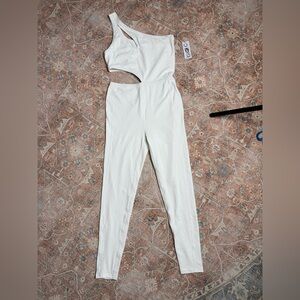 🤍 
Gigi C One-Shoulder Cutout Leotard – White Textured Fabric, NWT,  Size M